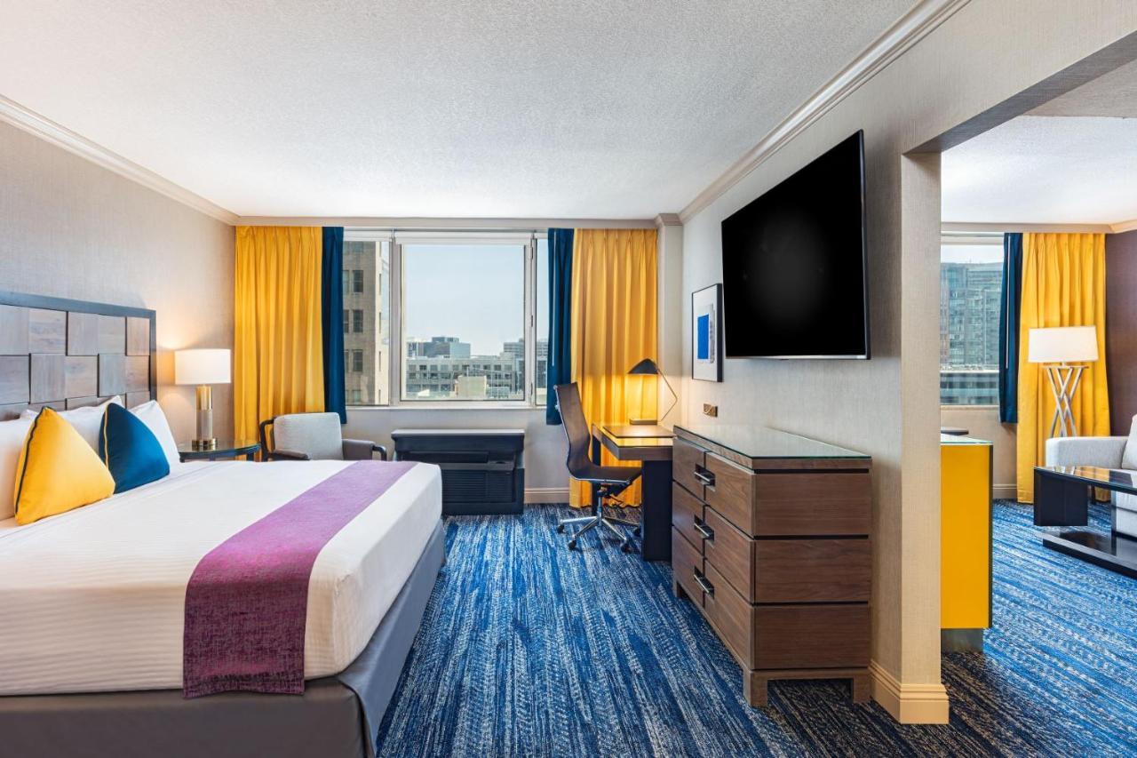 E Downtown Angeles Hotel 4*