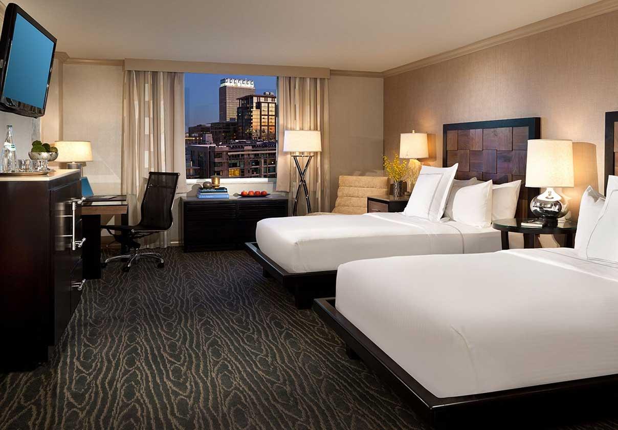 E Downtown Angeles Hotel